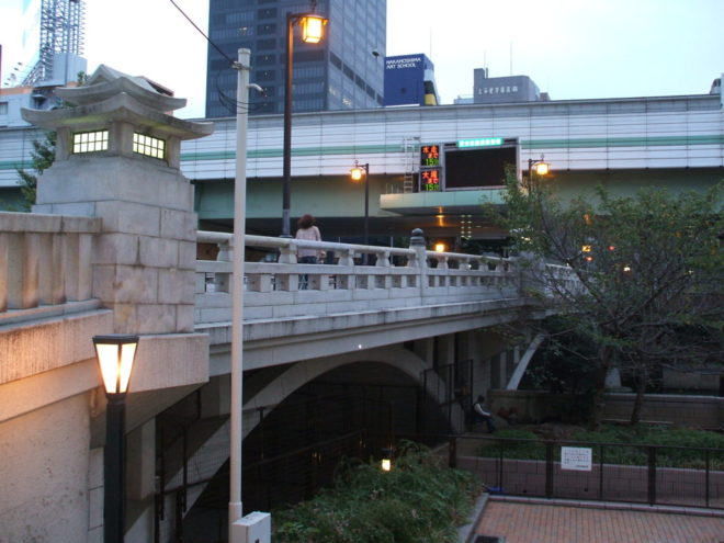 写真12．高麗橋：東横堀川の下流側右岸から撮影