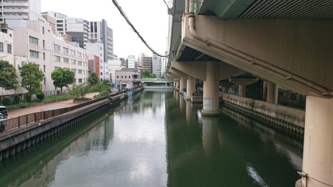 Δ写真23．平野橋から上流側を臨む