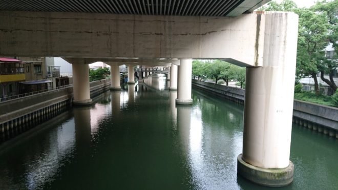 写真24．平野橋から下流側を臨む