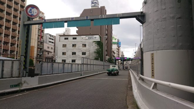 写真５．阪神高速道路長堀ＩＣ流入ランプ