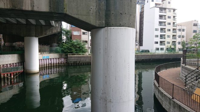 写真32．上大和橋から下流を臨む