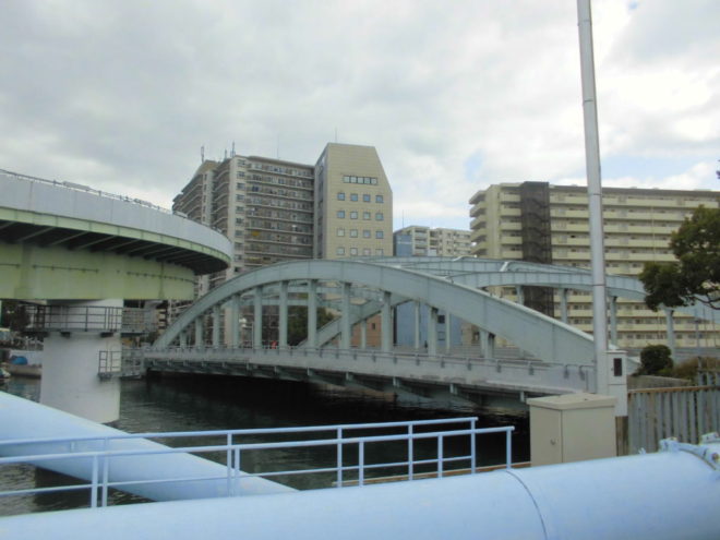 写真46．昭和橋：土佐堀川に架かる端建蔵橋から撮影