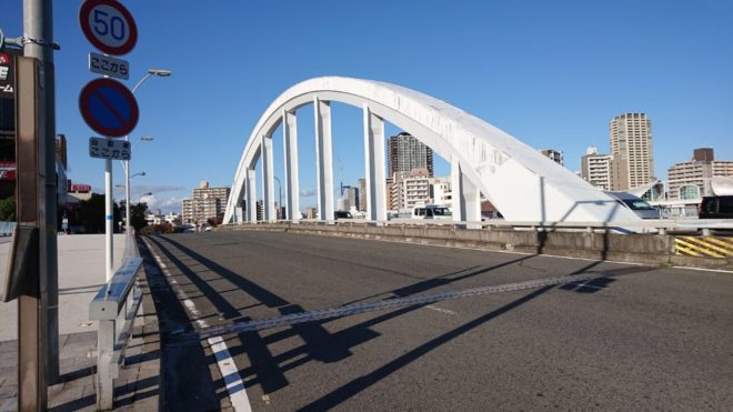 写真14．岩松橋の舗装面（右側写真）