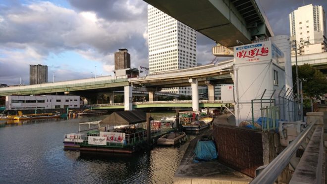 写真７．ポンポン船船着場：昭和橋から撮影