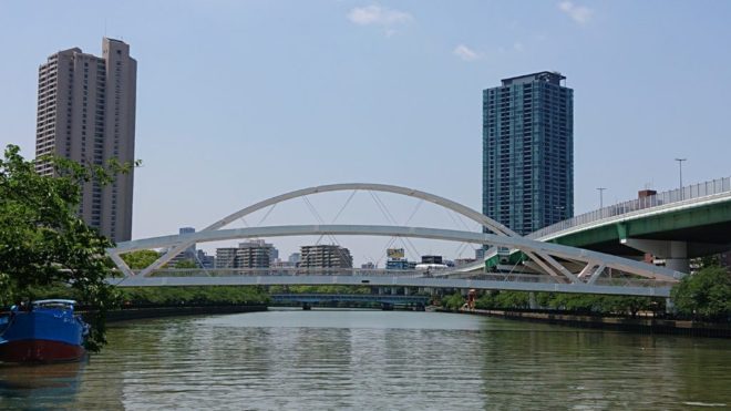 写真20．飛翔橋：大川左岸上流側から撮影