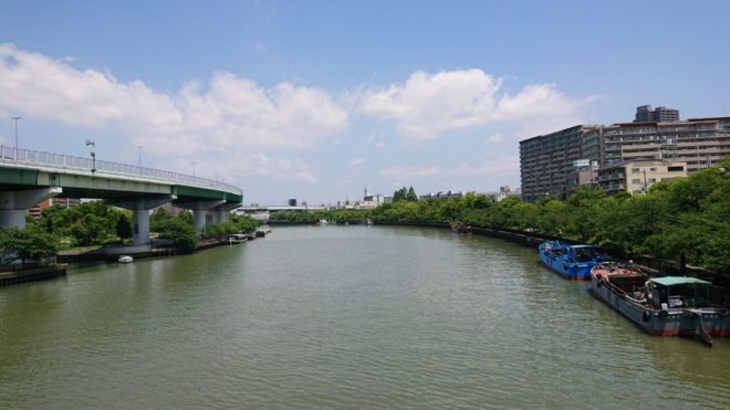写真22．飛翔橋から大川上流を臨む
