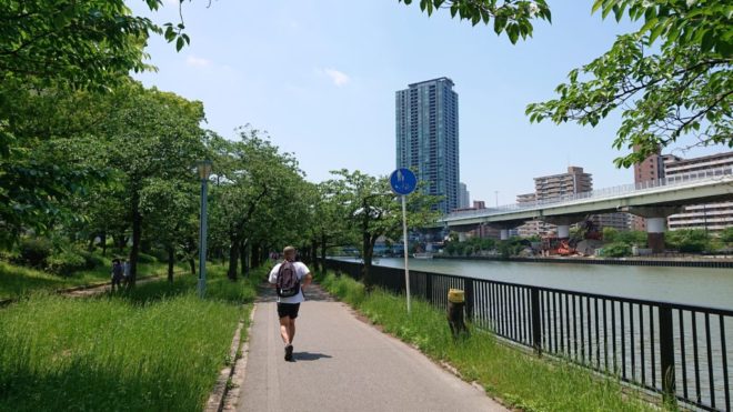 写真１．大川左岸水辺遊歩道：飛翔橋～都島橋