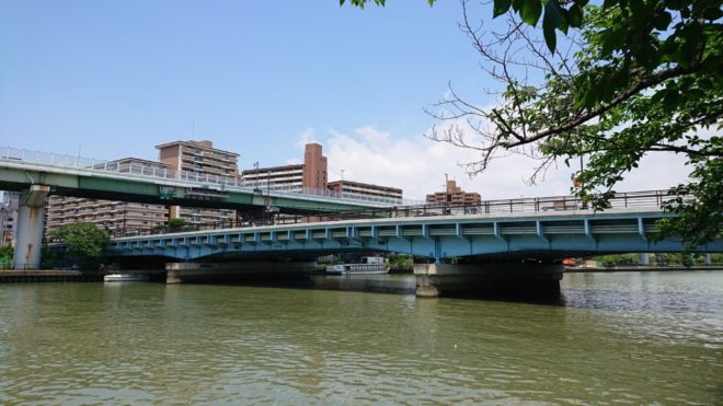 写真７．都島橋：大川左岸の下流側から撮影
