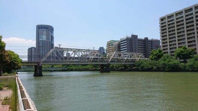 写真９．ＪＲ大阪環状線淀川橋梁：大川左岸上流側から撮影
