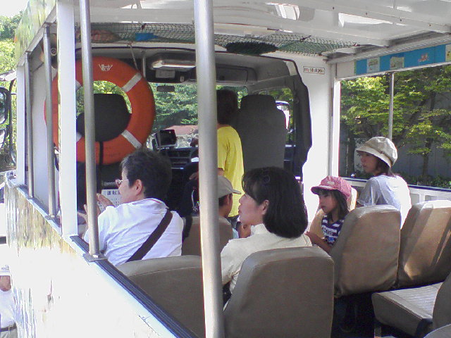 写真24．水陸両用観光バスの車内の様子（2008年）